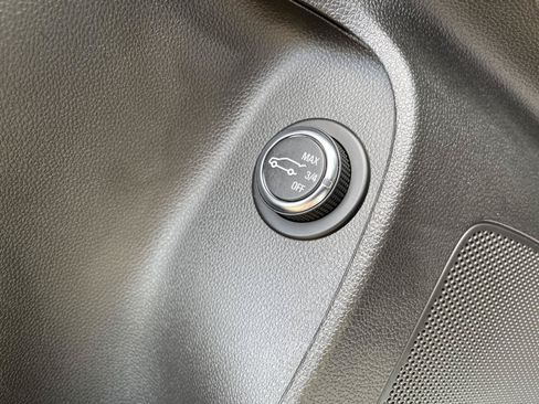 Used 2024 Buick Envista Sport Touring w/ Convenience I Package FWD image 13