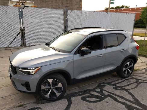 New 2026 Volvo XC40 B5 Plus w/ Protection Package Premier AWD/4WD image 3