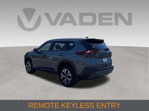 Used 2022 Nissan Rogue SV FWD image 3