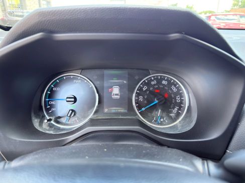 Used 2021 Toyota RAV4 LE AWD/4WD image 12