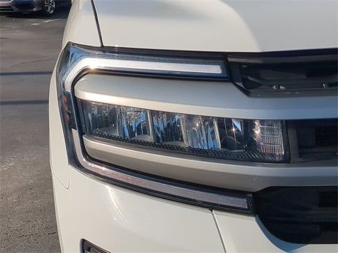 Used 2024 Ford Expedition Max XLT image 10