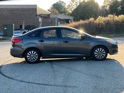 Used 2015 Ford Focus S image 3