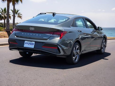 Certified 2026 Hyundai Elantra Limited FWD image 5