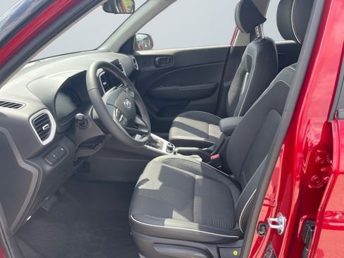 New 2025 Hyundai Venue Limited image 10