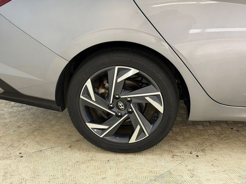 Used 2025 Hyundai Elantra SEL FWD image 13