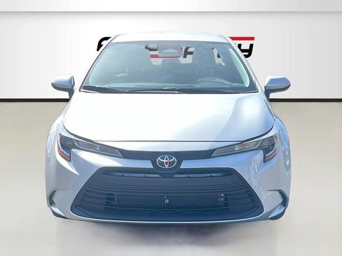 Used 2025 Toyota Corolla LE w/ LE Premium Package FWD image 2