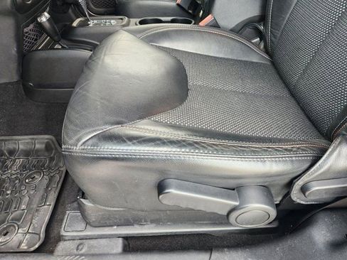 Used 2017 Jeep Wrangler 75th Anniversary image 25