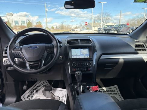 Used 2018 Ford Explorer XLT w/ Equipment Group 202A image 17