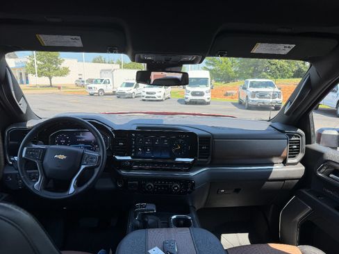 Used 2024 Chevrolet Silverado 1500 High Country AWD/4WD image 25