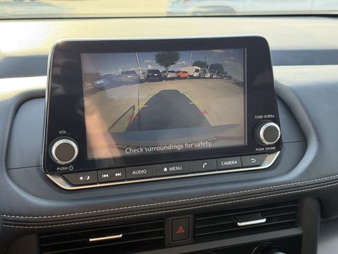 Used 2025 Nissan Rogue SV image 22