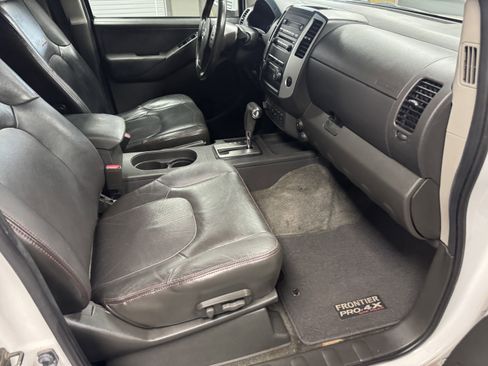 Used 2012 Nissan Frontier PRO-4X w/ Pro-4x Luxury Pkg AWD/4WD image 11