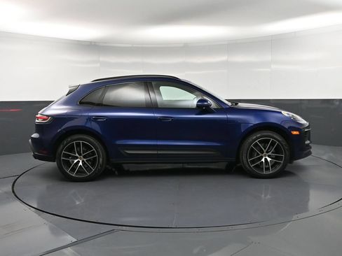 Certified 2022 Porsche Macan AWD/4WD image 9