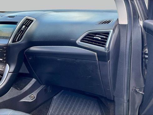 Used 2018 Ford Edge Titanium w/ Technology Package FWD image 17