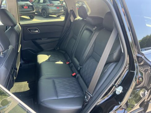Certified 2025 Nissan Rogue Platinum FWD image 21