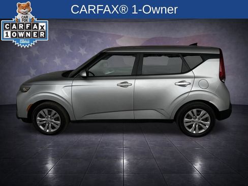 Used 2021 Kia Soul LX FWD image 2