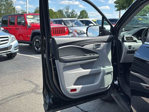 Used 2017 Honda Pilot EX-L image 11