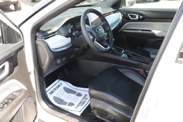 Used 2025 Jeep Compass Limited AWD/4WD image 11