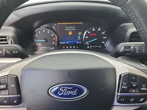 Used 2024 Ford Explorer XLT image 12