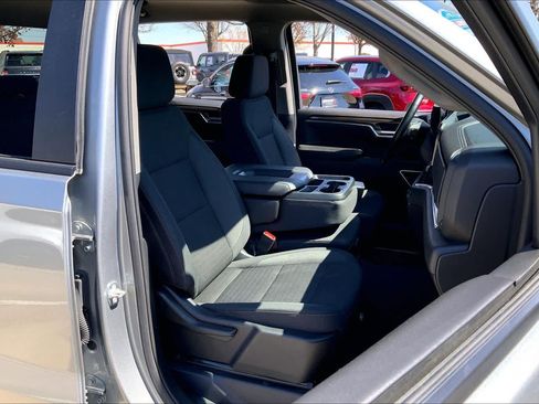 Used 2025 Chevrolet Silverado 1500 LT AWD/4WD image 16