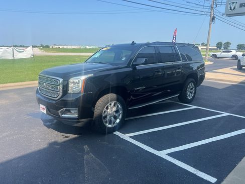 Used 2020 GMC Yukon XL SLT AWD/4WD image 3