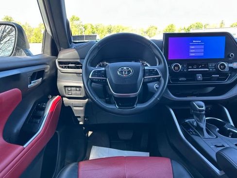 Used 2023 Toyota Highlander XSE FWD image 15