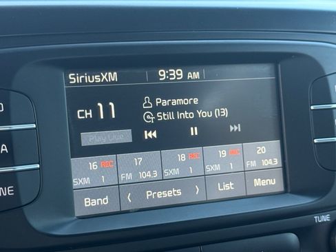 Used 2019 Kia Soul FWD image 18