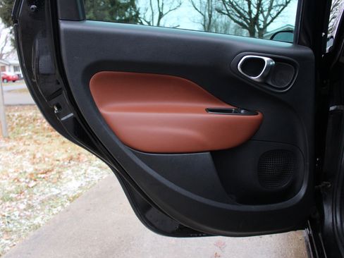 Used 2014 FIAT 500L Trekking w/ Popular Equipment Group image 31