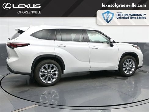 Used 2024 Toyota Highlander Limited image 8