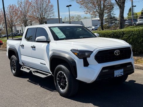 Used 2024 Toyota Tacoma TRD Off-Road AWD/4WD image 2