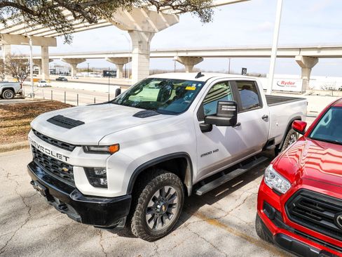 Used 2021 Chevrolet Silverado 2500 Custom w/ Custom Convenience Package image 3