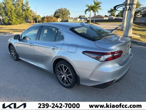 Used 2023 Toyota Camry XLE image 7