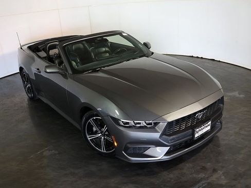 Used 2025 Ford Mustang Premium RWD image 7