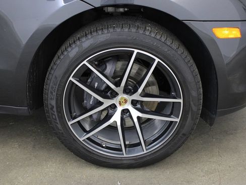 Used 2024 Porsche Macan AWD/4WD image 16