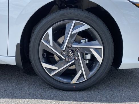 New 2025 Hyundai Elantra SEL image 41