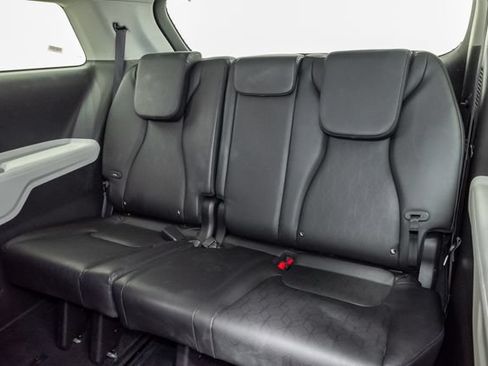 Used 2024 Kia Carnival LX FWD image 22