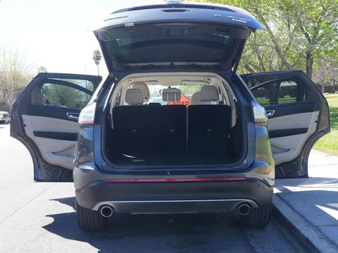 Used 2017 Ford Edge Titanium w/ Technology Package FWD image 9