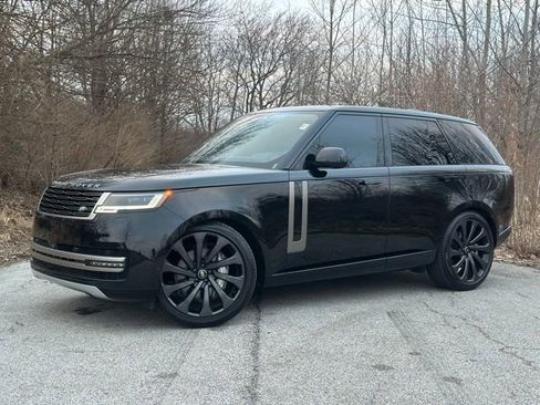 Used 2025 Land Rover Range Rover SE image 1