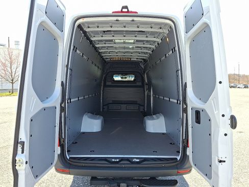 Used 2024 Mercedes-Benz Sprinter 3500 image 8