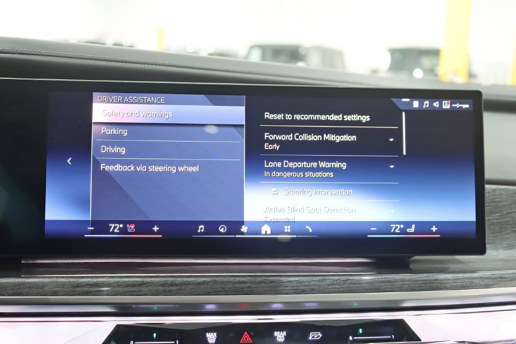 Used 2023 BMW 760i xDrive w/ Luxury Rear Seating Package AWD/4WD image 25