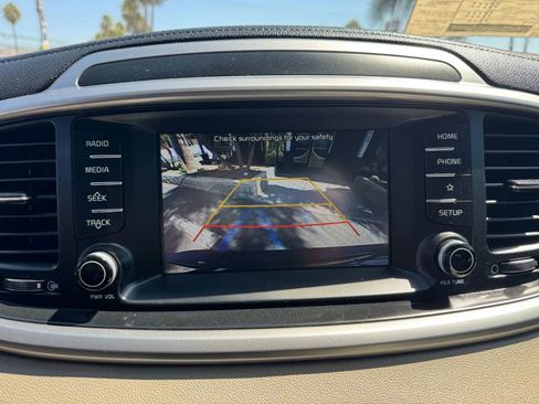 Used 2020 Kia Sorento LX w/ LX I4 Convenience Package FWD image 25