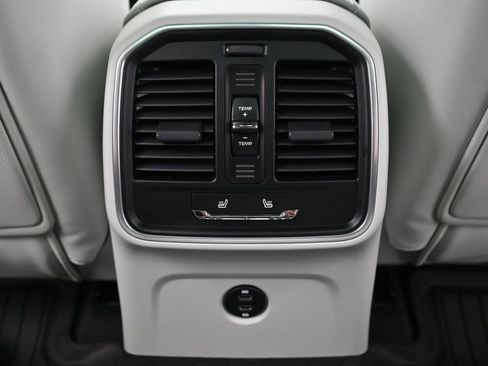 Used 2026 Porsche Macan S image 8