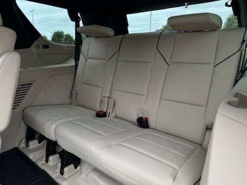 Used 2024 Cadillac Escalade Premium Luxury RWD image 34