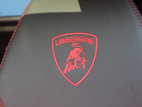 Used 2019 Lamborghini Urus image 36