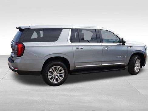 Used 2025 GMC Yukon XL Denali AWD/4WD image 4