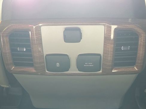 Used 2019 Ford F150 Lariat image 19