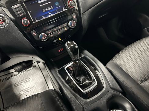 Used 2018 Nissan Rogue SV image 37