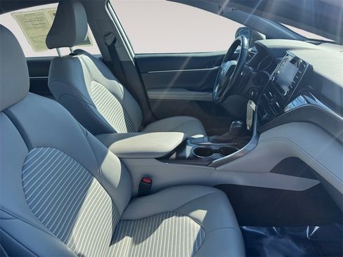 Used 2024 Toyota Camry SE image 15