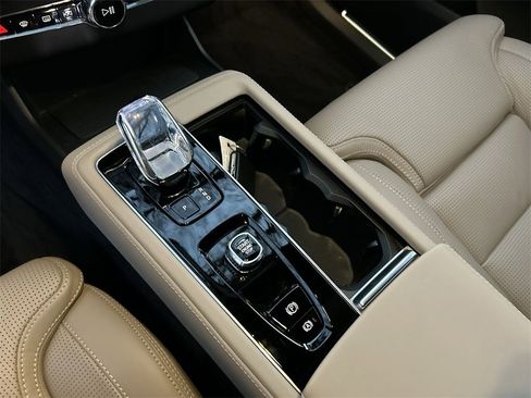 Certified 2025 Volvo XC90 T8 Ultra image 22