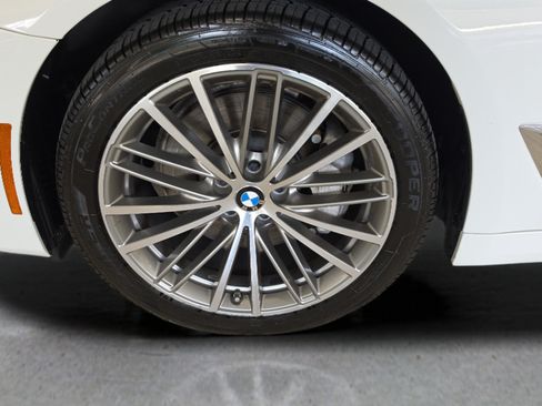 Used 2018 BMW 530i xDrive AWD/4WD image 10