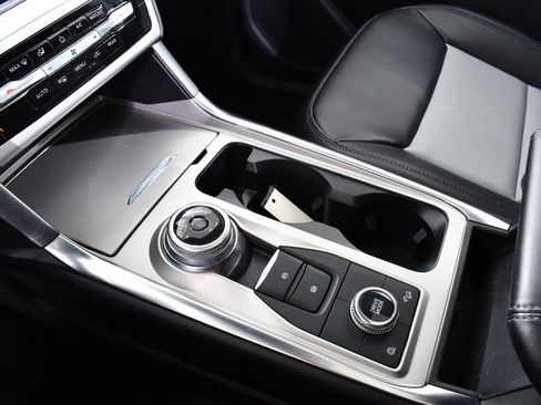 Used 2022 Ford Explorer XLT w/ Equipment Group 202A image 32